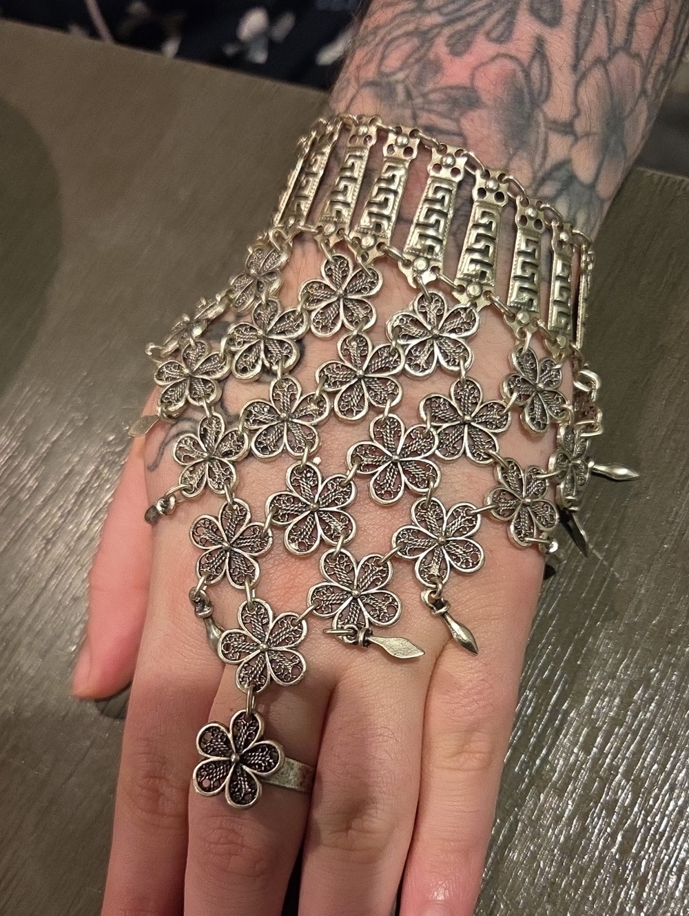 HAND CHAIN AND BRACELET WITH RING